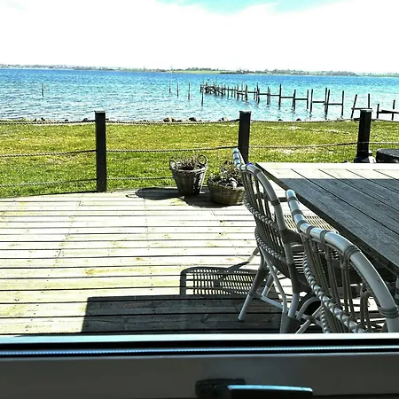 Fjord-side In By The Water بيت للعطل